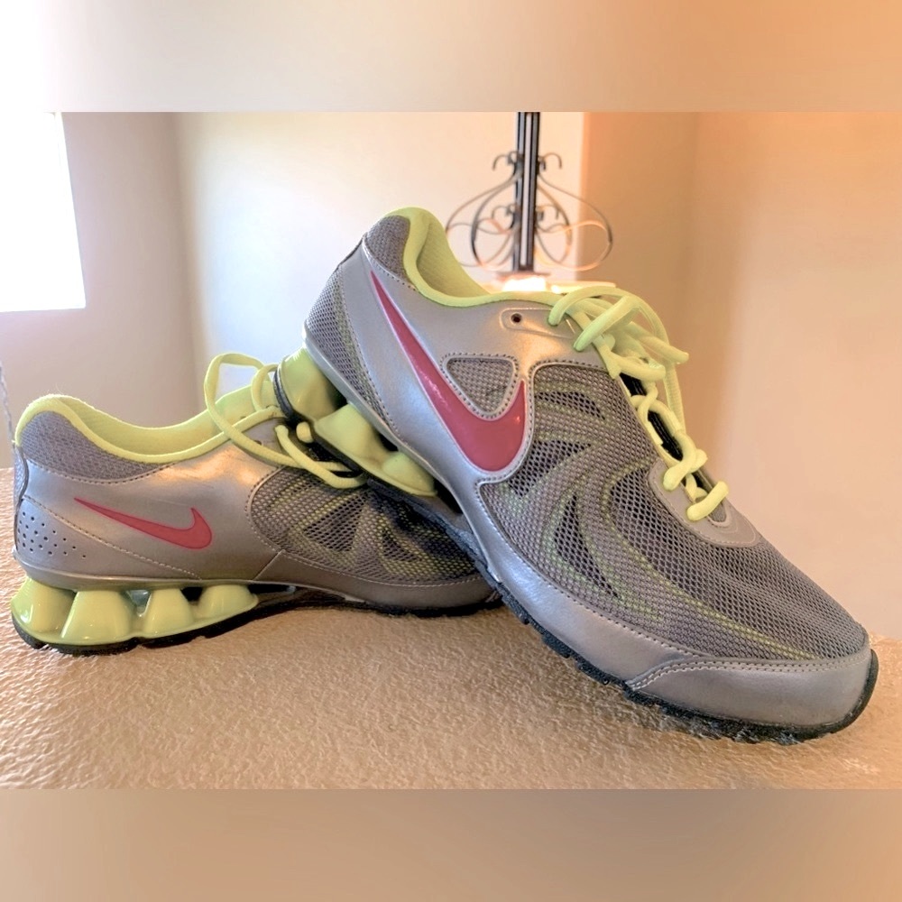 Nike - Picture 2 of 10